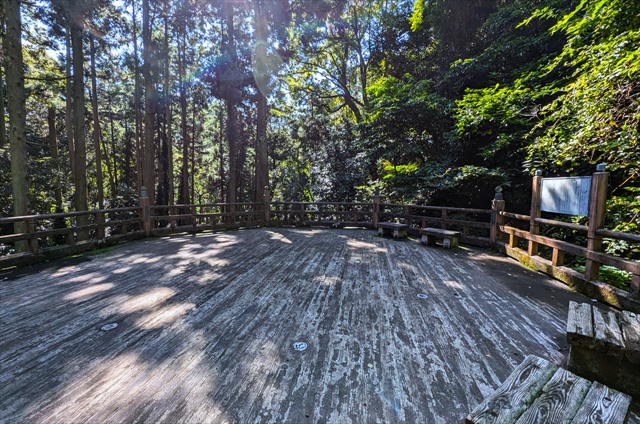 伏姫籠穴 広場