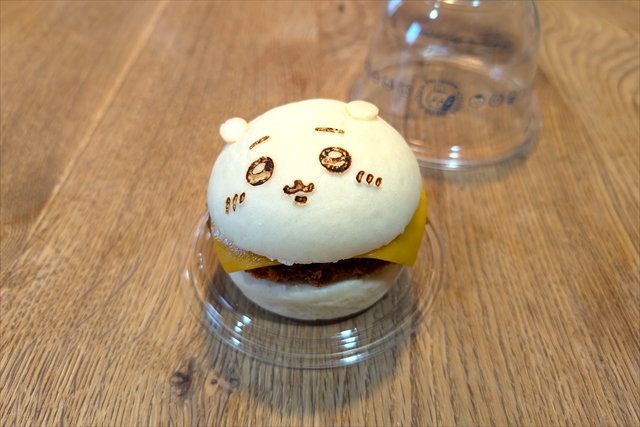 ちいかわベーカリー　コロッケバーガー