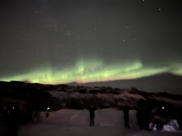 アイスランド　治安のいい国　オーロラ