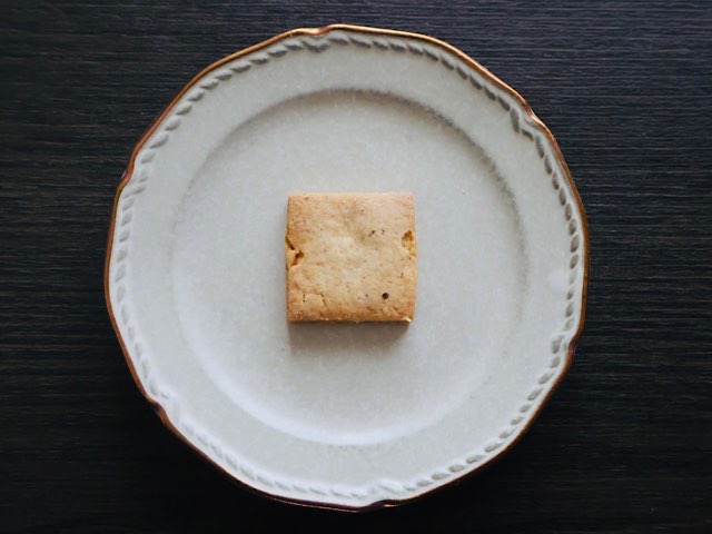 とちの実と赤松の焼き菓子