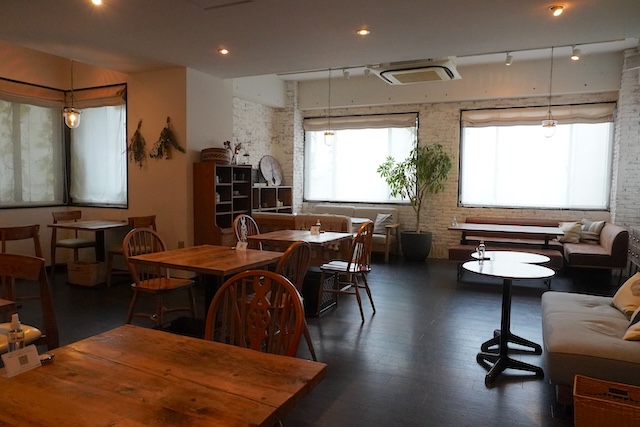 カフェ アクイーユ 恵比寿店2階