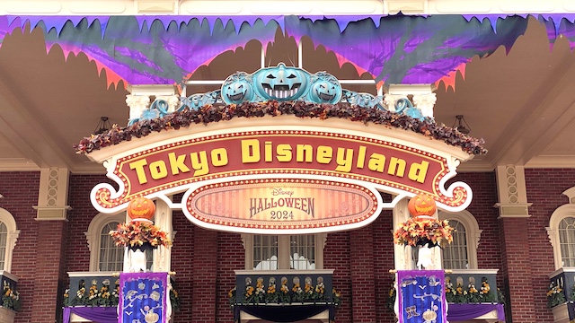 東京ディズニーランド　ハロウィーン　2024　フォトスポット　エントランス