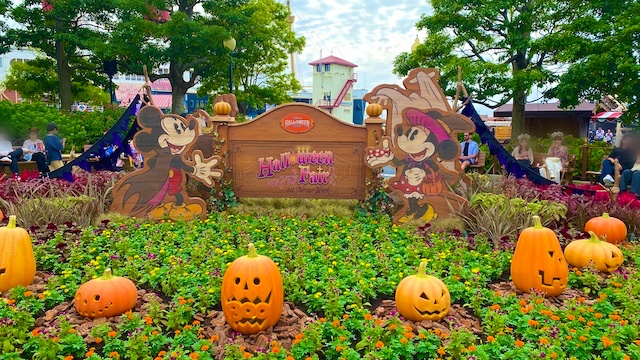 東京ディズニーシー　ハロウィーン　2024　フォトスポット ハロウィーンフェア・イン・ ニューヨーク 花壇