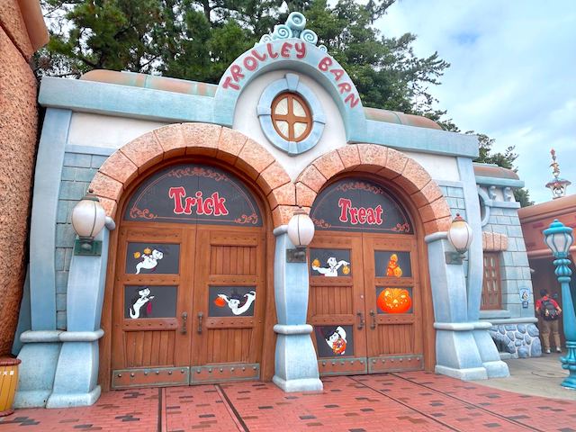 東京ディズニーランド　ハロウィーン　2024　フォトスポット　トゥーンタウン 2