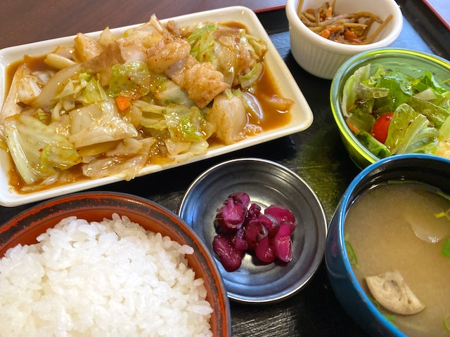 焼肉レストラン 千屋牛　ホルモン定食　1000円