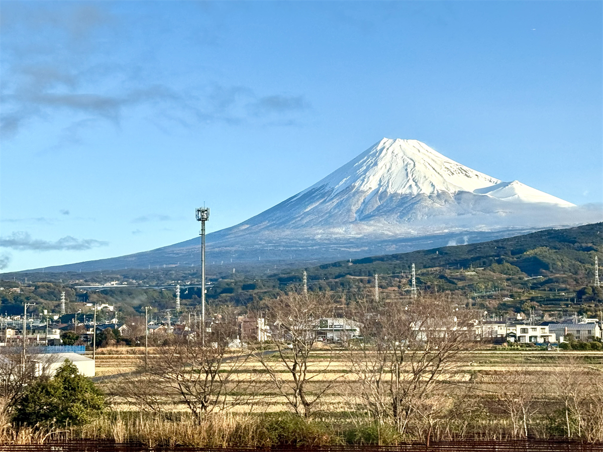 東海道新幹線から富士山が見える席はどっち？いつ・どの区間で見える？【旅ライターの裏技・愛用品教えます】