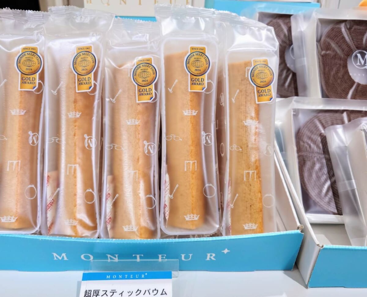 埼玉県八潮市・「モンテール スイーツストップ 八潮店」工場直売店限定「超厚スティックバウム」