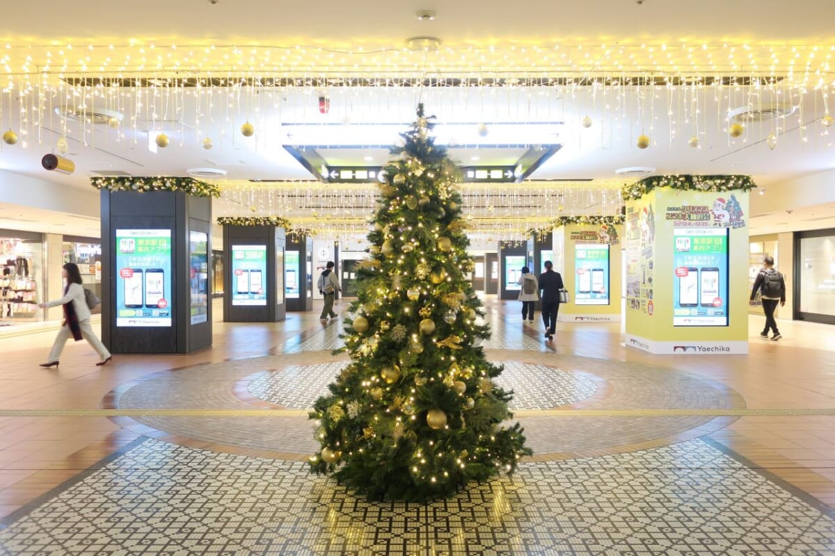 【1万名に当たる】特賞は星野リゾート 宿泊ギフト券！東京駅ヤエチカで「クリスマススマホ大抽選会」開催