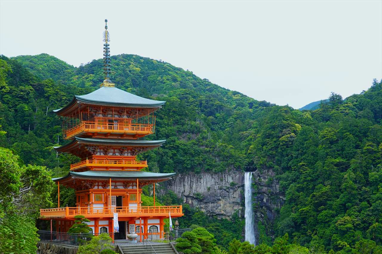 語り部と行く！世界遺産「熊野古道」を歩いて巡る2泊3日ツアー！│JALアドベンチャーツーリズム