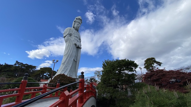 群馬県　高崎市　高崎観音　赤い太鼓橋