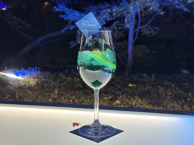 八芳園　TOKYO BLUE GARDEN 2024-2025 ライトアップ GARDEN BAR カクテル