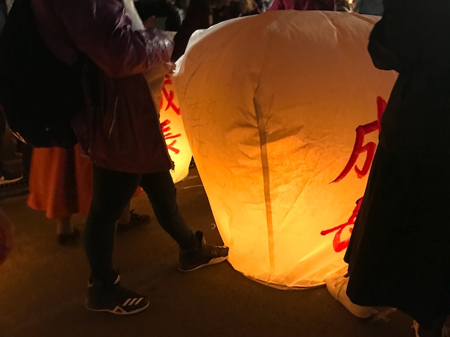 平渓天燈祭　台湾　ランタン打ち上げ