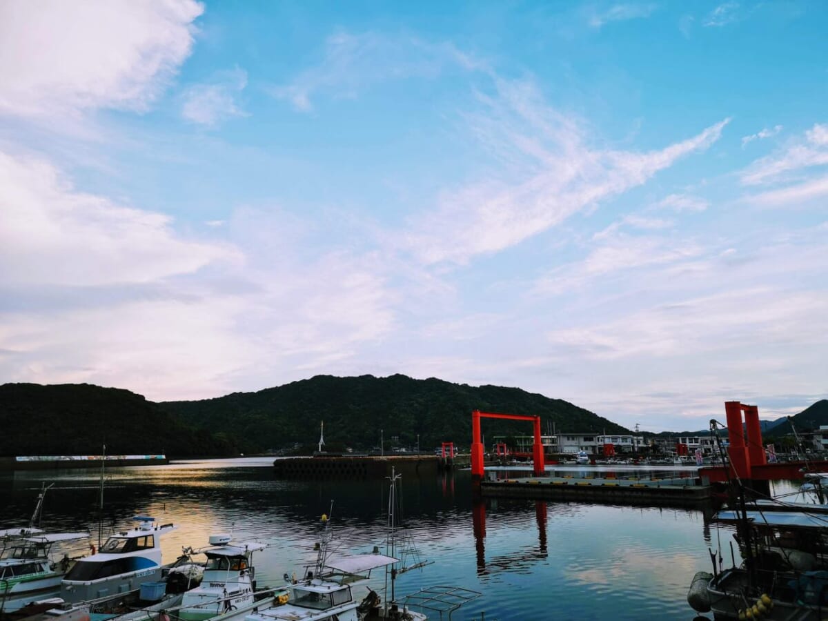 熊本県天草市・御所浦町（朝の港の風景）