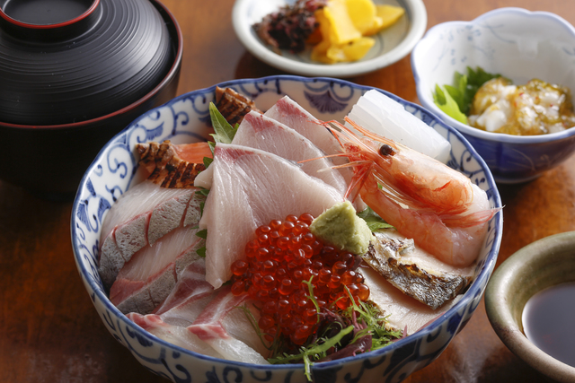 お食事処油屋の「海鮮丼」