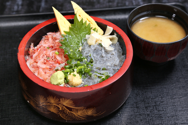 生しらす生桜えび丼