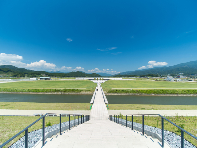 道の駅から続く長い道