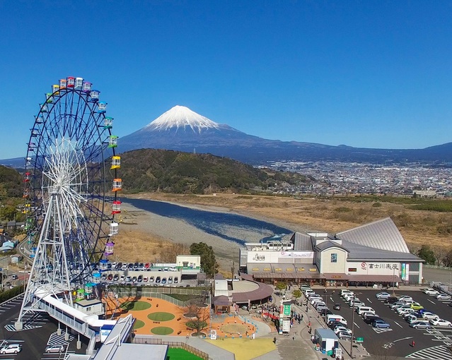 四季折々の富士山を楽しめる「道の駅 富士川楽座」