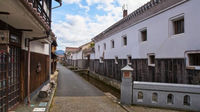 レトロな街並み「倉吉白壁土蔵群」の見どころとおすすめカフェは