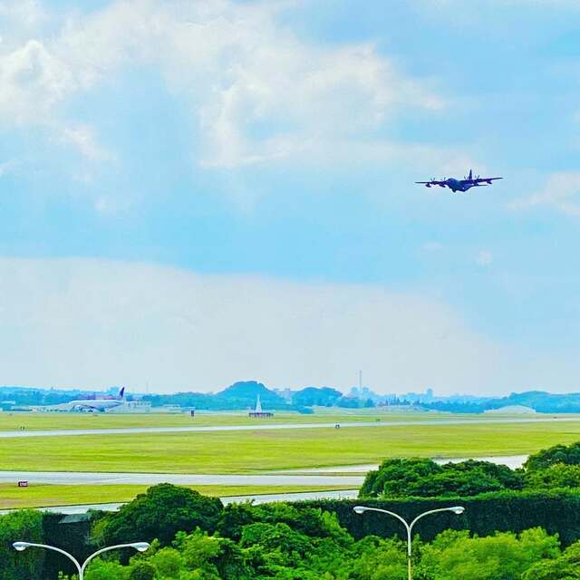 道の駅かでな　飛行機と