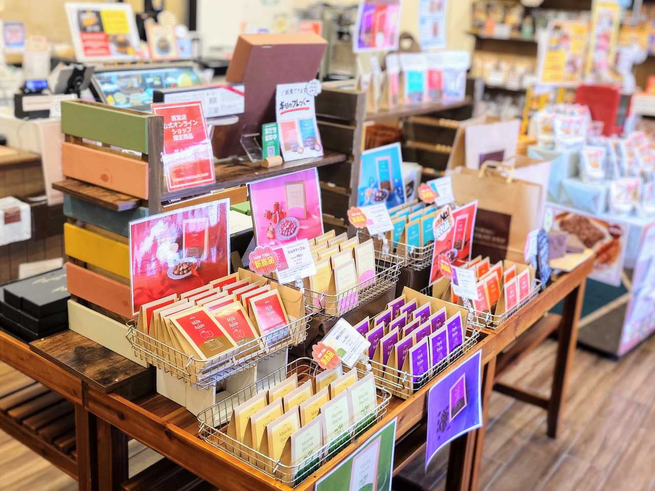 東京都小平市・有楽製菓の東京工場直営店「YURAKU CHOCOLATE SHOP」店内2