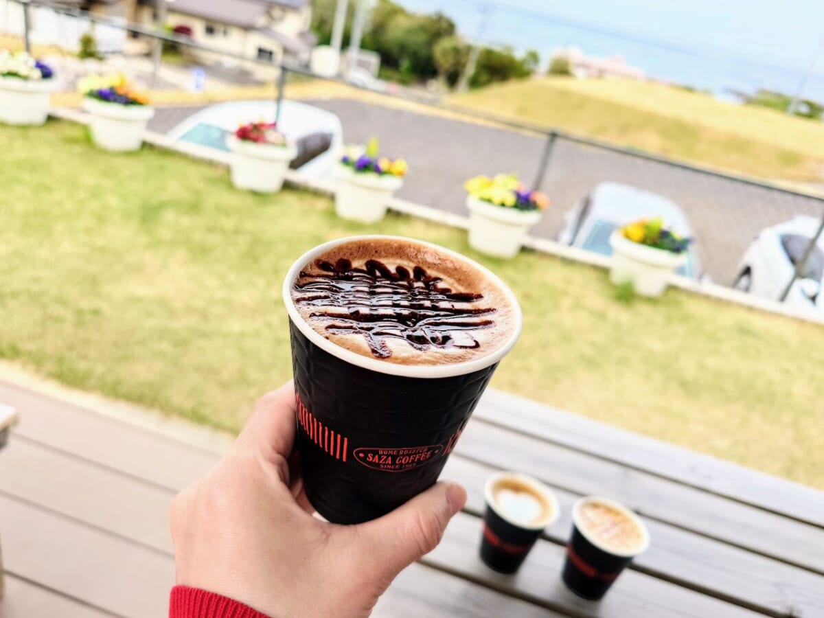 茨城県ひたちなか市・「ほしいも神社」境内のカフェ「cafe kuil」カフェモカ
