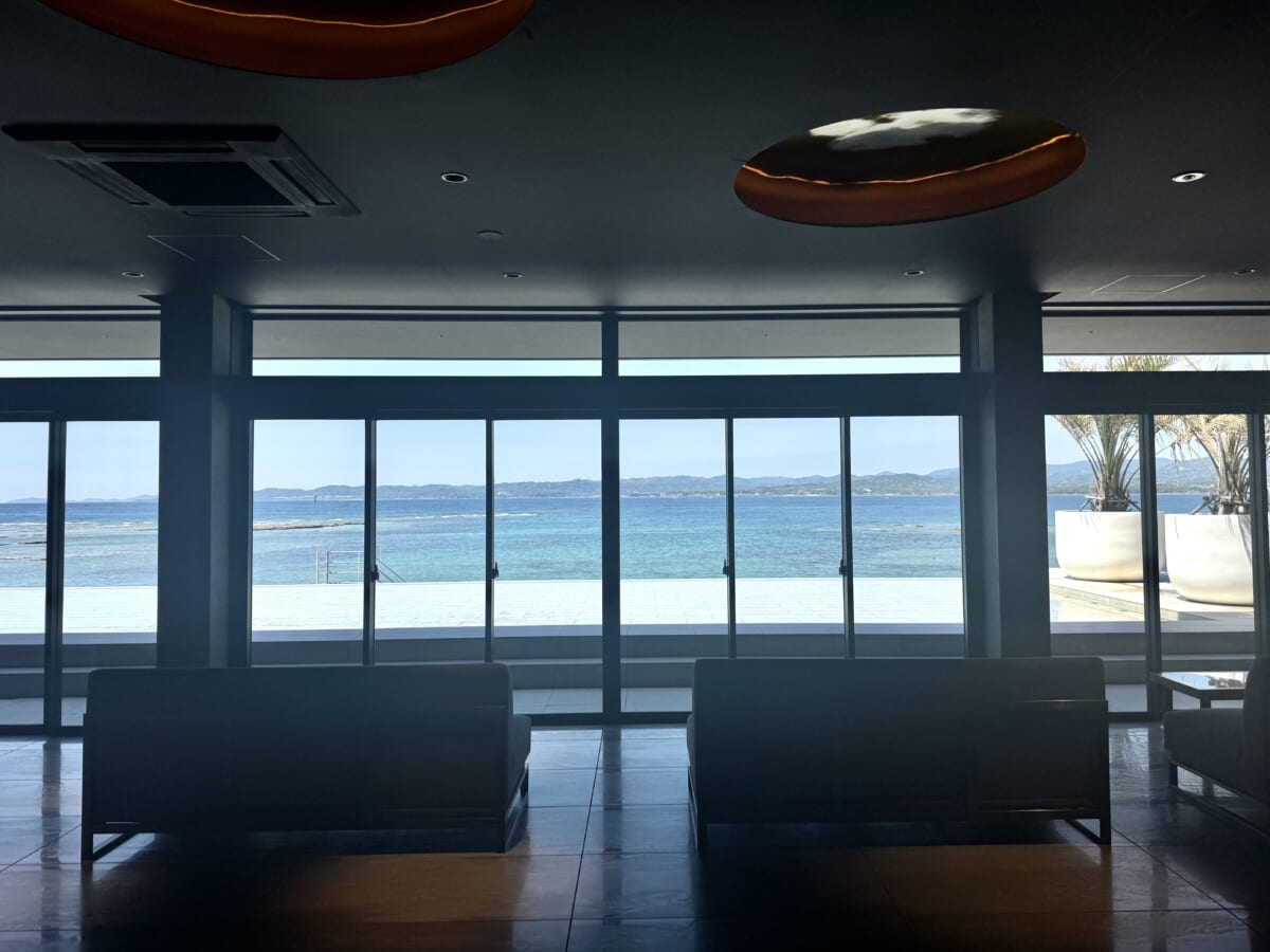 「FIVE SPRING RESORT THE SHIRAHAMA」ロビーからの眺め