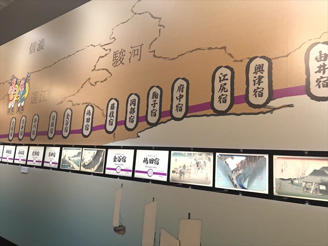 歌川広重の名作『東海道五拾三次』を紹介する長い廊下