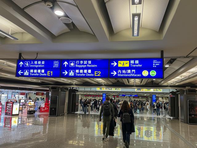香港空港イミグレ付近