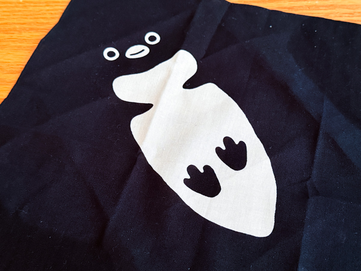 手ぬぐいにはSuicaのペンギンが