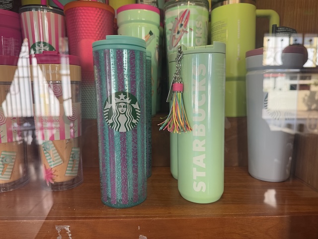 世界のスタバ　エルサルバドル　世界最恐　劇場　タンブラー　カラフル