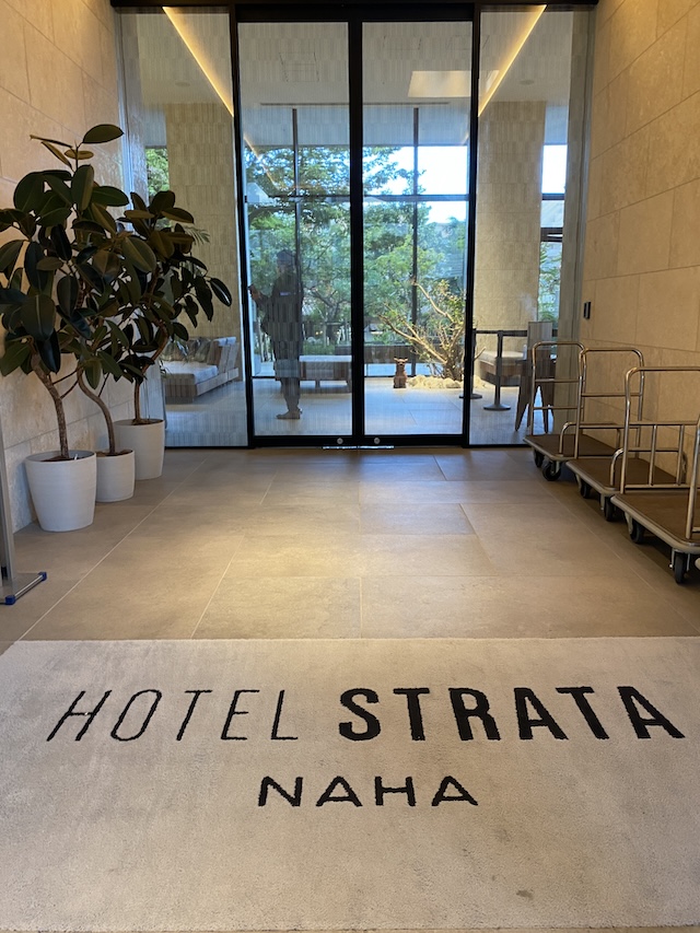HOTEL STRATA NAHA ホテル ストレータ那覇 天空の展望台ホテル　絶景ホテル　ロビー