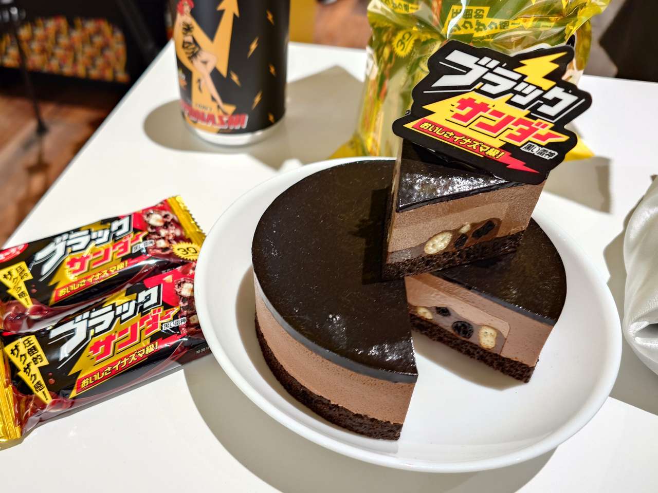 愛知県豊橋市・有楽製菓株式会社「ブラックサンダー ワクザクファクトリー」ワクザクSHOP「ブラックサンダーケーキ」