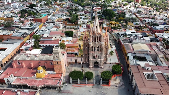 サンミゲル・デ・アジェンデ メキシコ サンミゲル教区教会 空撮 街並み