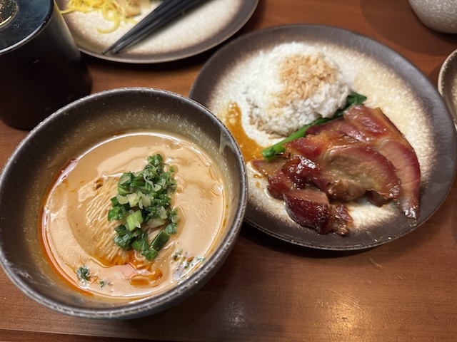 キャセイパシフィック　ビジネスクラス　ザピア　ラウンジ　担々麺