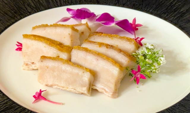 プリンスホテル「昭和 100 年記念メニュー」脆皮焼肉 【広東式 豚のパリパリ焼き】