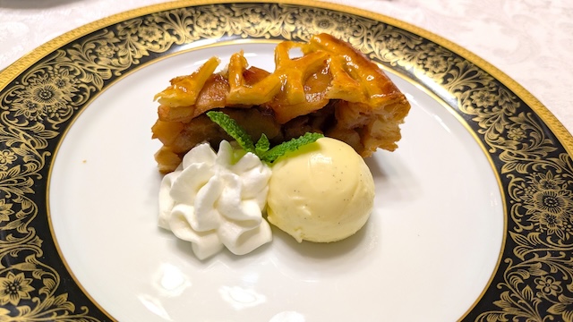 プリンスホテル「昭和 100 年記念メニュー」アップルパイアラモード