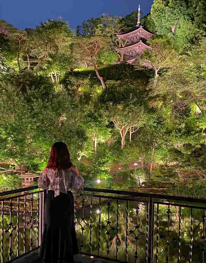 幻想的な絶景「幽翠池」