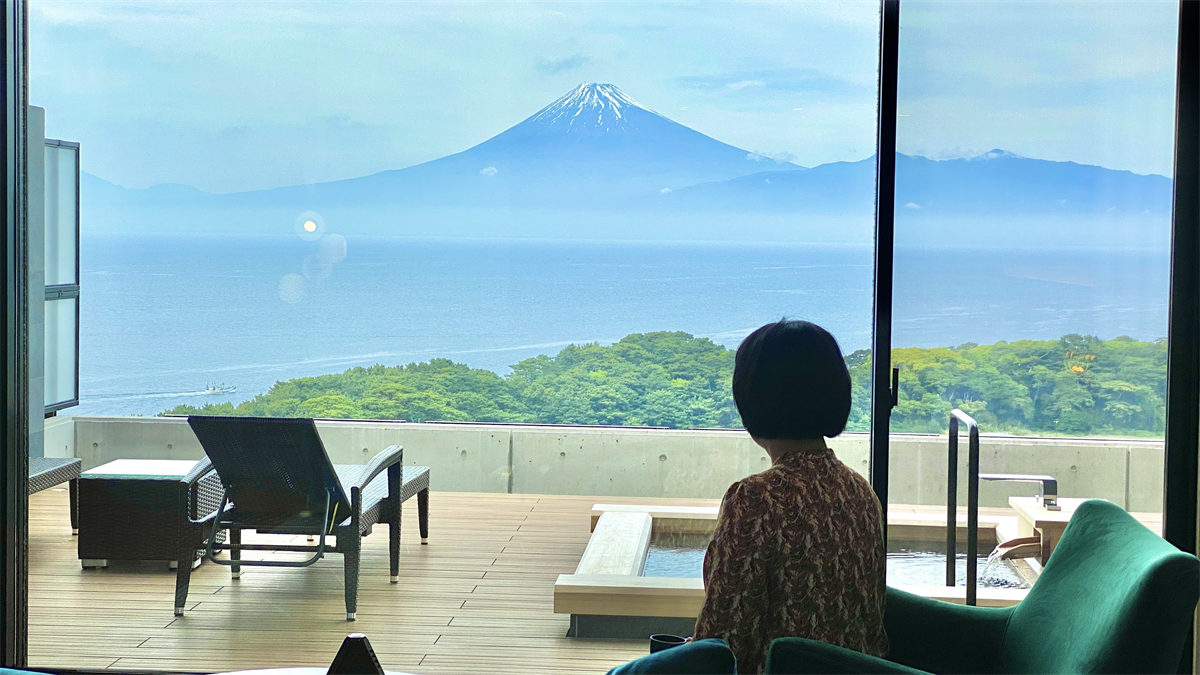 【天空に浮かぶ富士山をひとり占め「富士青藍」宿泊記】ここだけの景色を味わう限定5室のスイート