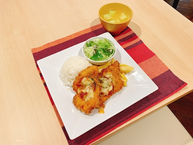 世界の大使館が認めたお墨付きメニューとは？JICA「J’s Cafe」|市ヶ谷　スプレマ・デ・ポジョ・ナポリターナ/アルゼンチン