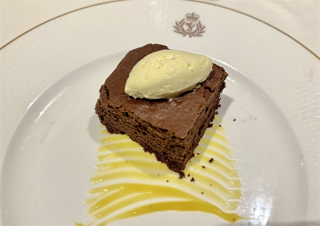 ブリタニアレストラン夕食 チョコレート・ブラウニー