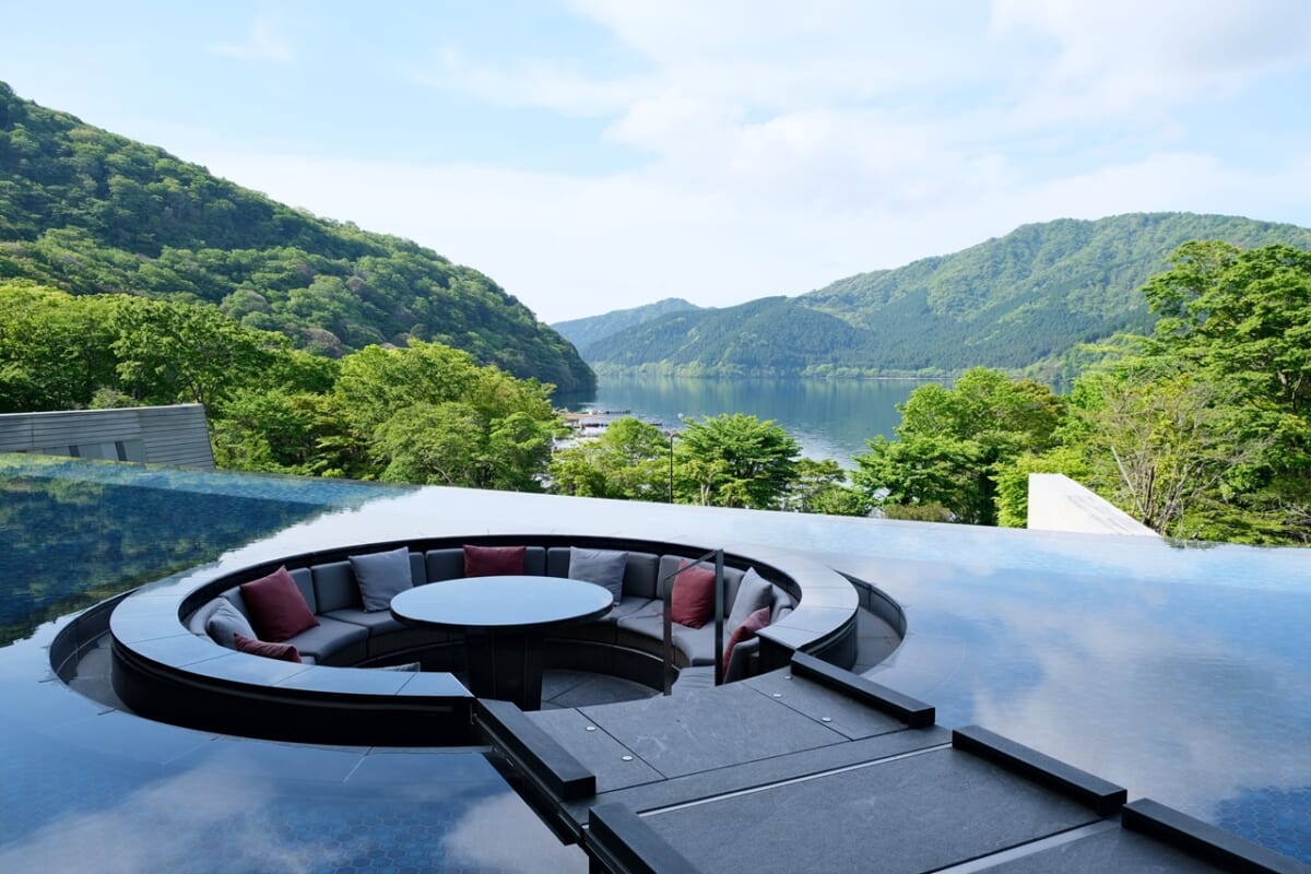 【箱根・芦ノ湖 はなをり宿泊記】天空の水盤テラスと「今この瞬間の幸せ」を満喫