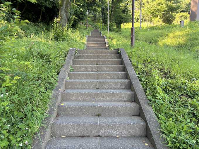 階段の険しい道乗り