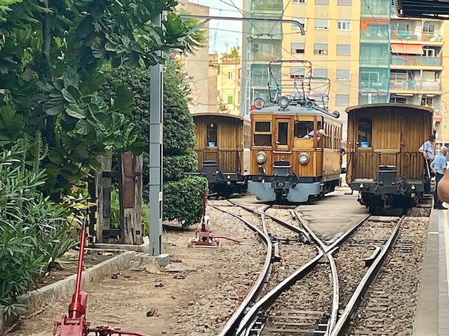 マヨルカ島　木製電車　ソリェル鉄道　スペイン　パルマ駅