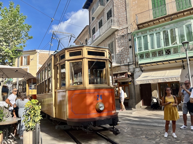 マヨルカ島　木製電車　ソリェル鉄道　スペイン　路面電車