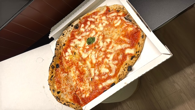 ナポリピザ 　ナポリ　イタリア　名店　アンティーカ・ピッツェリア・ダ・ミケーレ　マルゲリータ