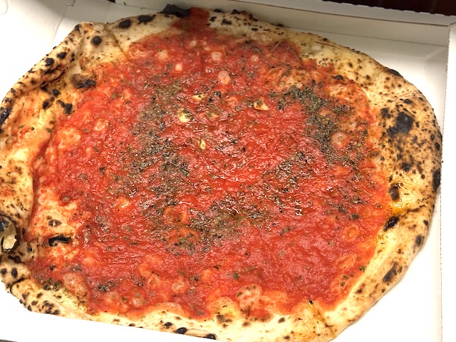 ナポリピザ 　ナポリ　イタリア　名店　アンティーカ・ピッツェリア・ダ・ミケーレ　マリナーラ
