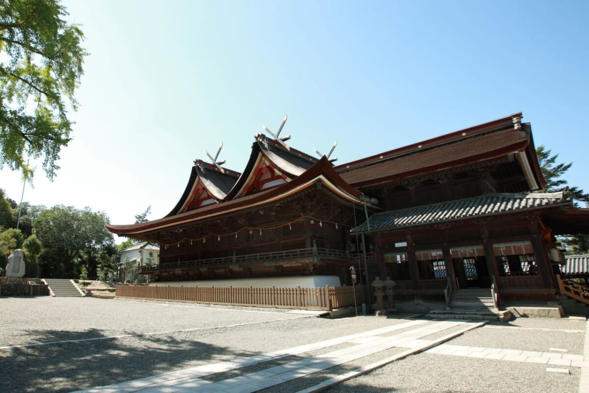 【桃太郎伝説の舞台・吉備津神社で特別参拝】先着10名！釜の鳴る音で吉凶を占う鳴釜神事も体験できる