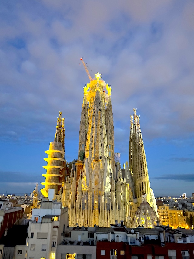 Sercotel Rosselló スペイン　バルセロナ　絶景ホテル　サグラダ・ファミリア　夜景