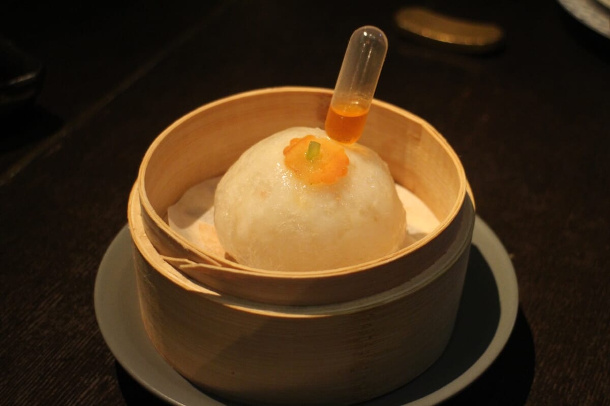 香港で一番予約困難！？高級中華「Mott32」実食レビュー！食べるべき北京ダックと名物料理とは？
