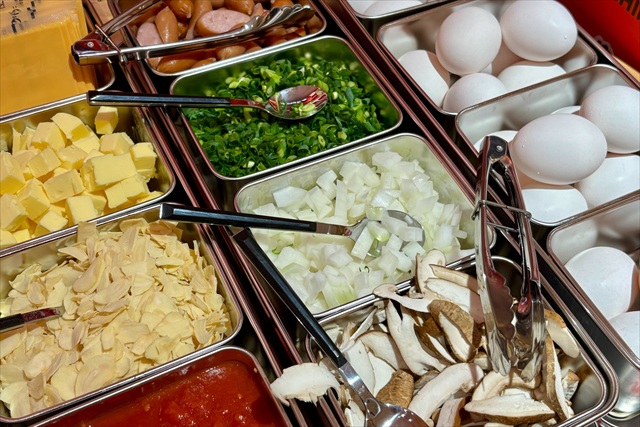 辛ラーメン粉食POPUPストア モディシューマー トッピング具材 接写